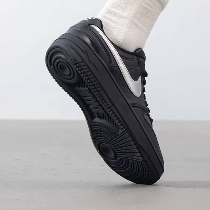 حذاء رياضي نسائي جديد 2026 من  - مراجعة Street Fashion Nike وسعره