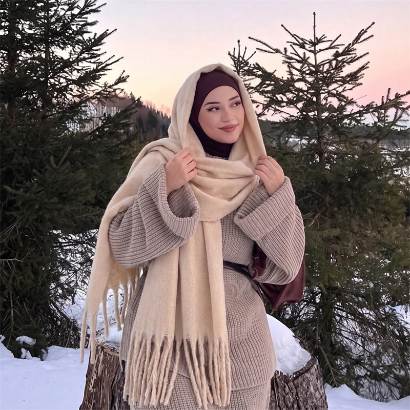 وشاح شتوي نسائي من الموهير الس - مراجعة Street Fashion Hijab وسعره