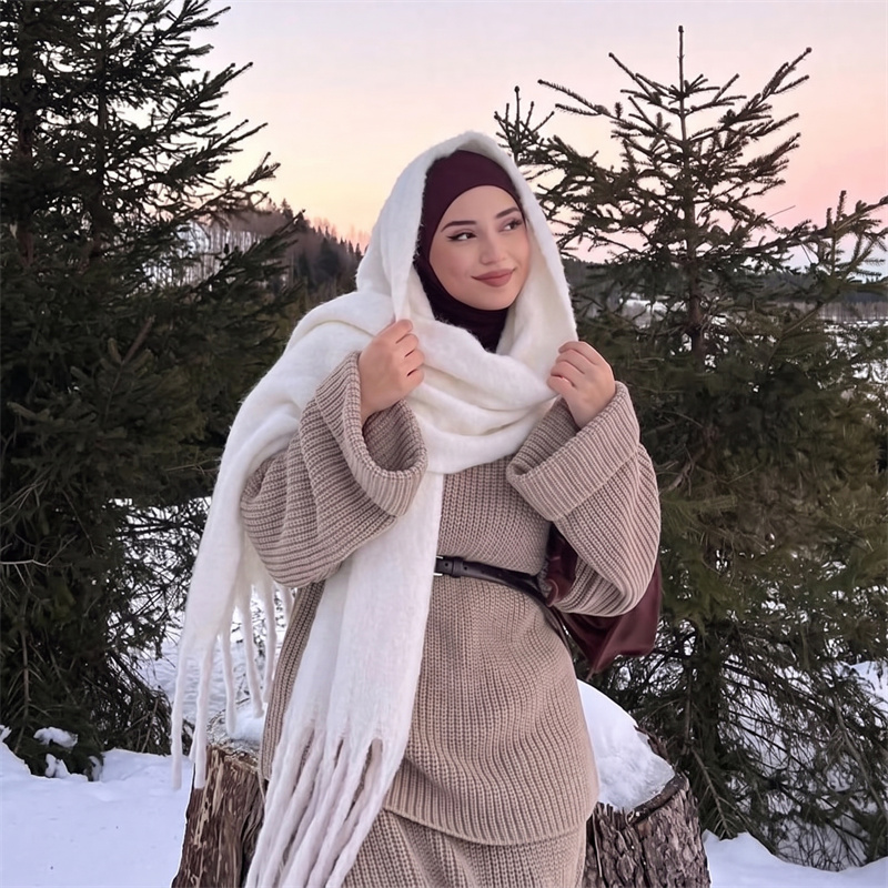وشاح شتوي نسائي من الموهير الس - مراجعة Street Fashion Hijab وسعره