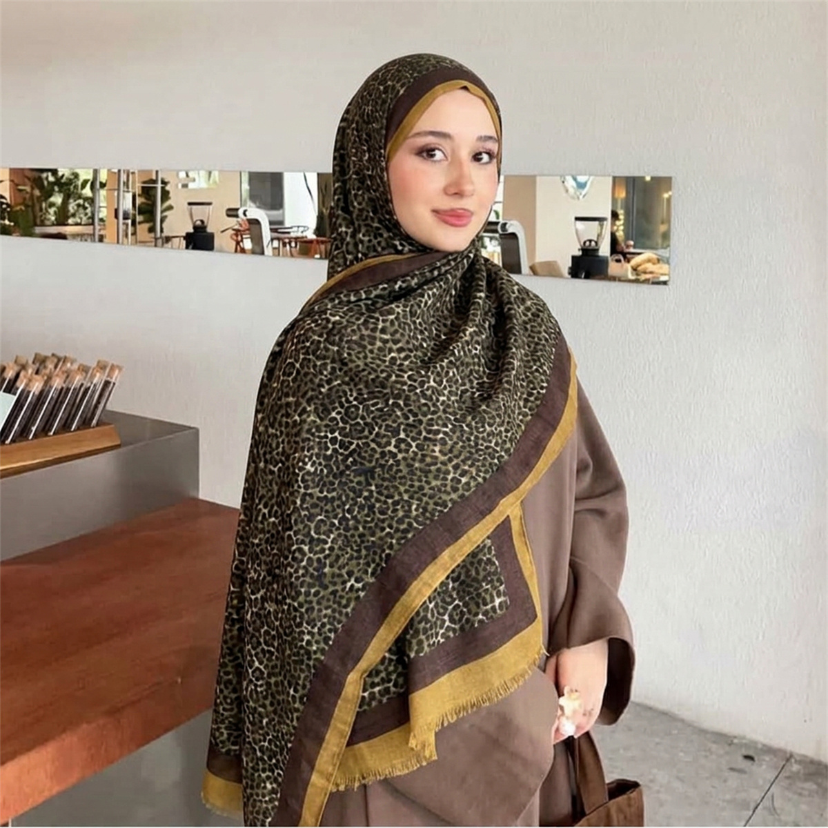 وشاح حجاب بنقشة الفهد الكلاسيك - مراجعة Street Fashion Hijab وسعره