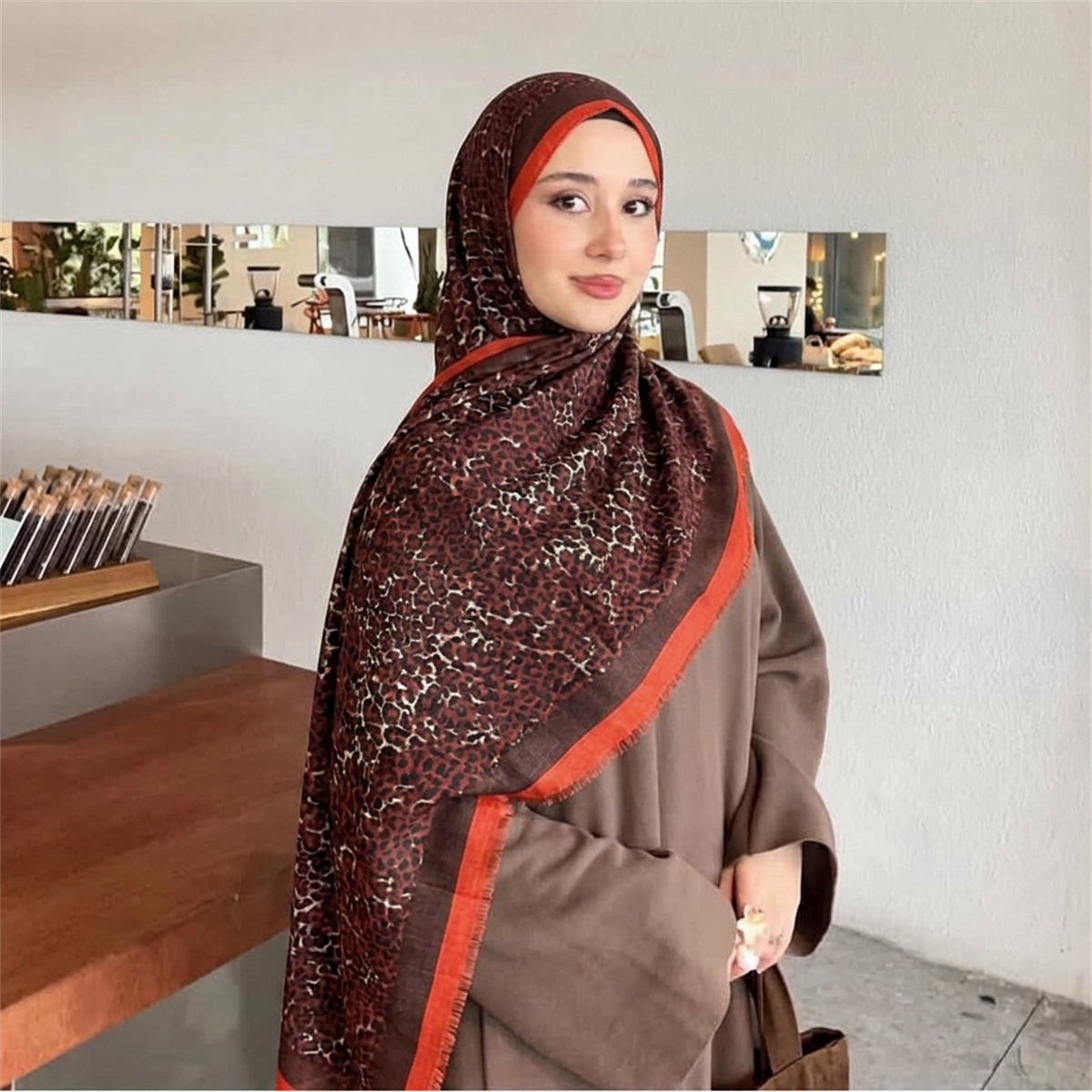 وشاح حجاب بنقشة الفهد الكلاسيك - مراجعة Street Fashion Hijab وسعره