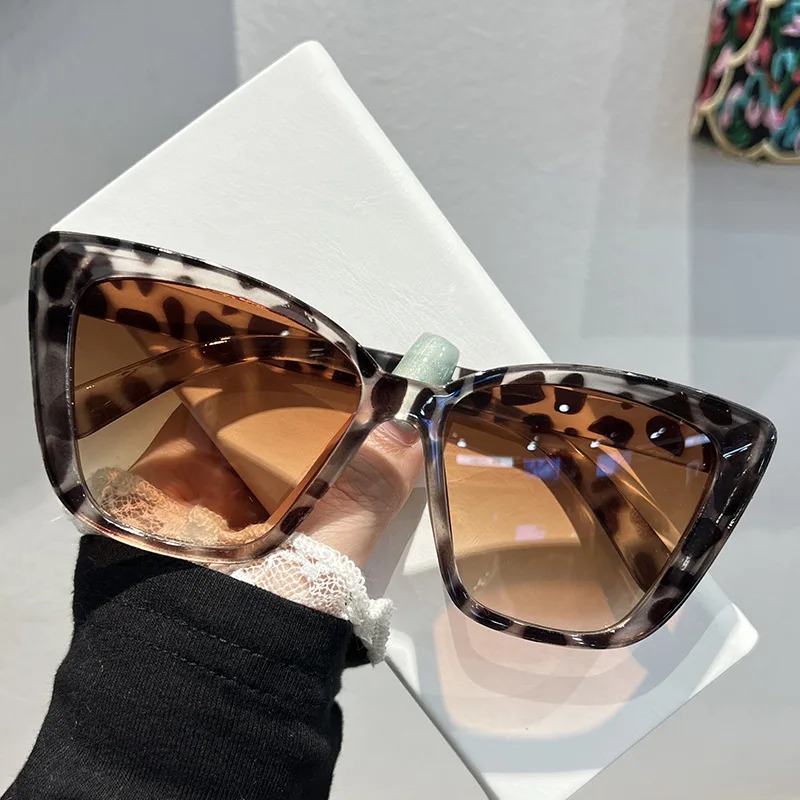 نظارات شمسية عصرية بتصميم عين  - مراجعة Street Fashion Glasses وسعره