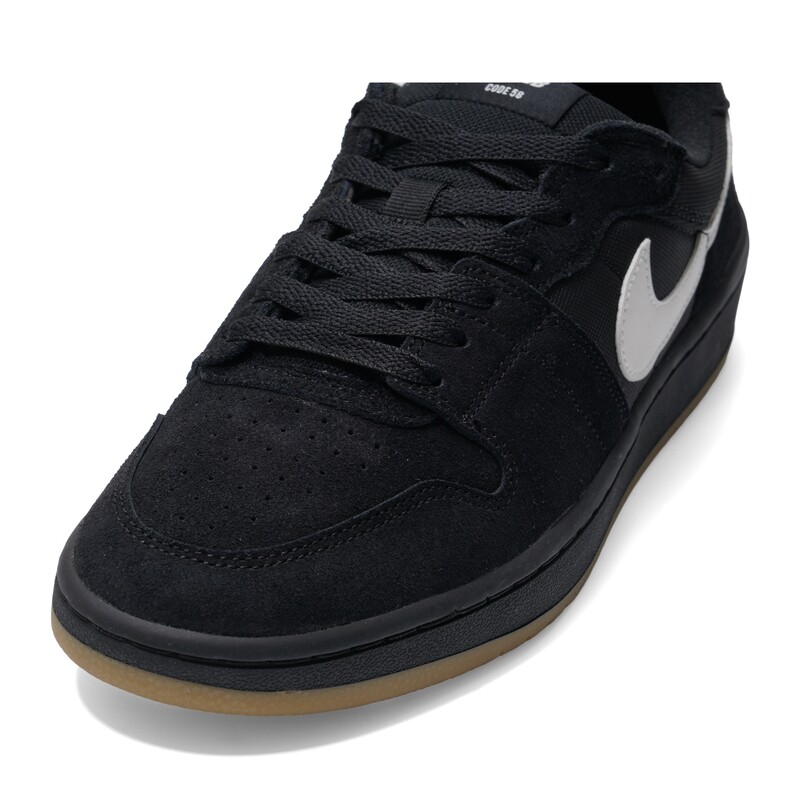 حذاء نايك الرياضي الكلاسيكي من - مراجعة Street Fashion Nike وسعره